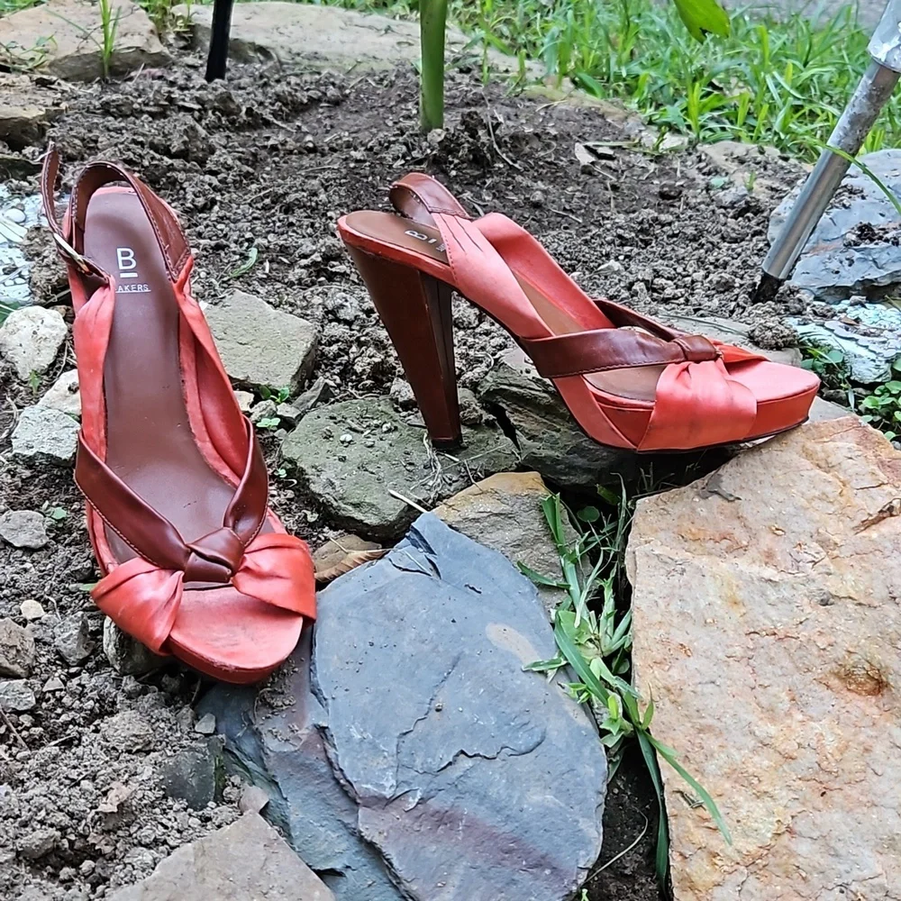 BAKERS Coral Orange & Brown Slingback Heels